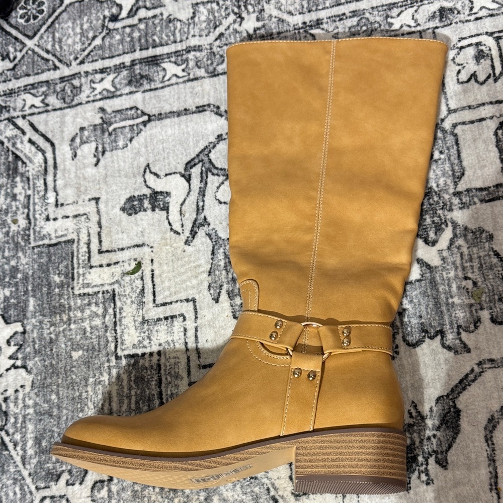 Pierre Dumas Tan Heeled Boots